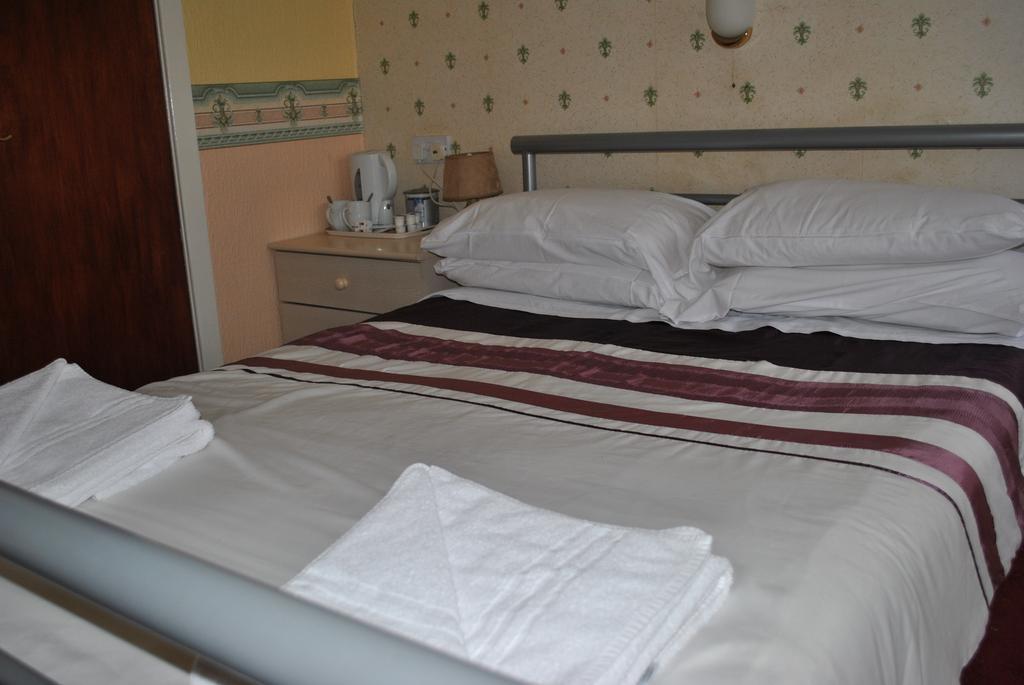 Broadway Hotel Blackpool Room photo