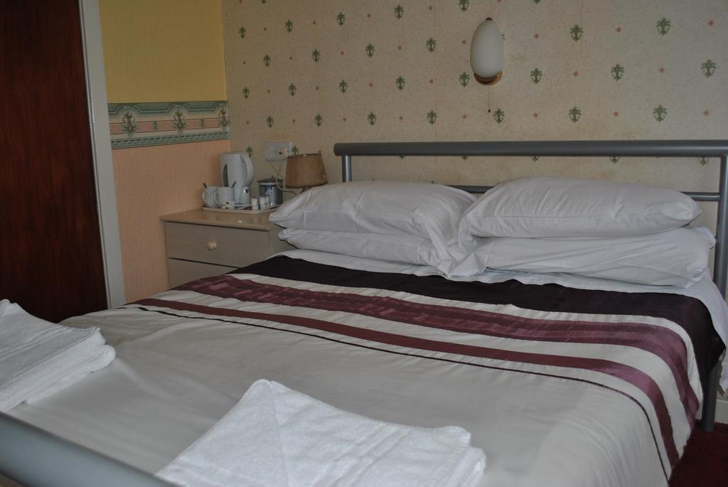 Broadway Hotel Blackpool Room photo