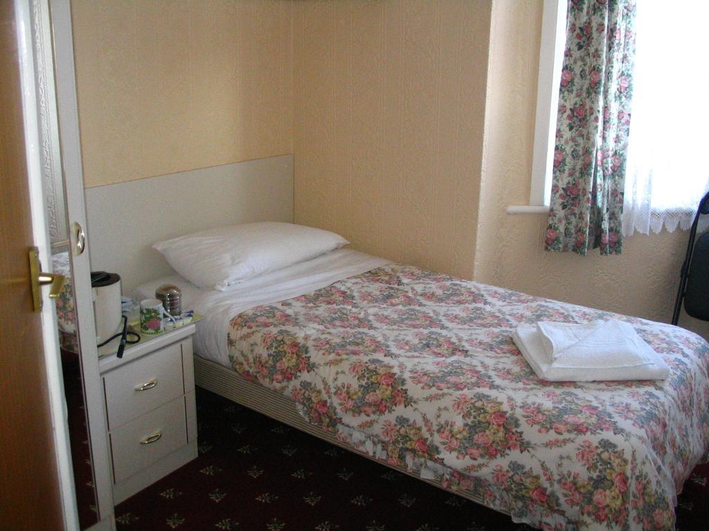 Broadway Hotel Blackpool Room photo